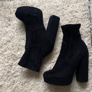 Platform heel in great condition